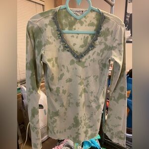 b. friends size S v neck long sleeved Tye dyed top.